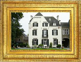 Petit Château de Blier met 2 salons, een stijlvolle eetkamer en een compleet ingerichte keuken, 8 slaapkamers en 3 badkamers